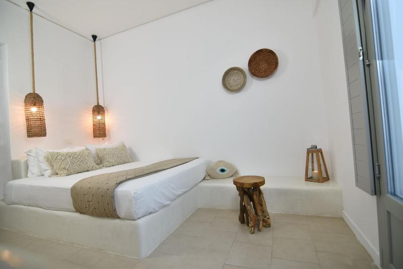 Double or Twin Room with Partial Sea View image 1