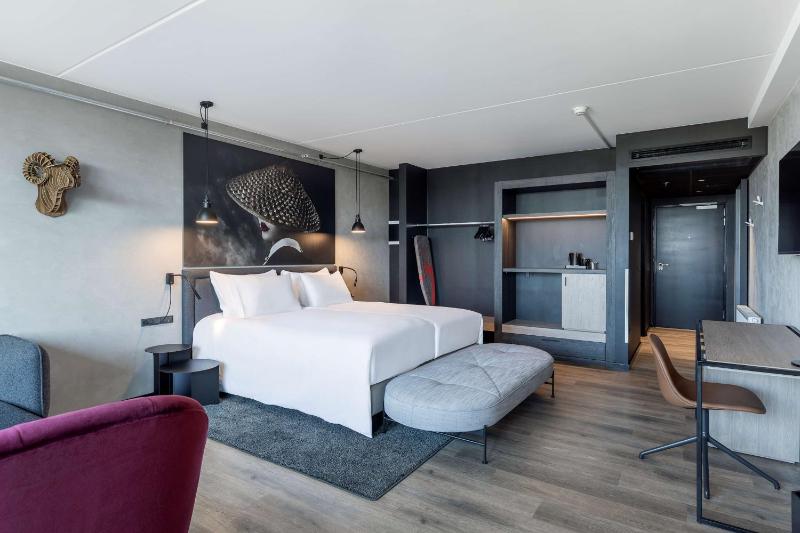 Junior Suite with City View image 1