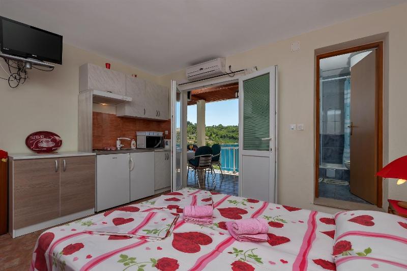 Studio Apartment 3  image 2