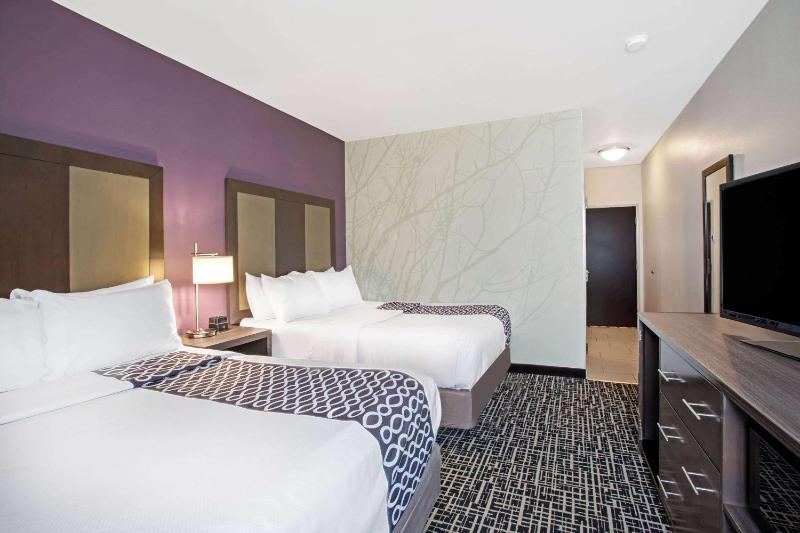 Queen Room with Two Queen Beds - Mobility Access/Non-Smoking image 1