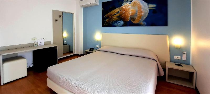 Hotel Carol - image 41