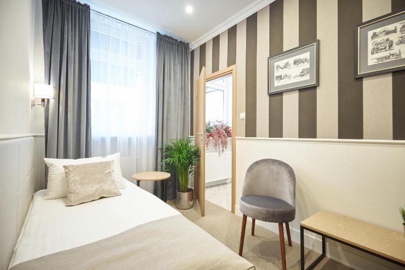 Single Room image 3