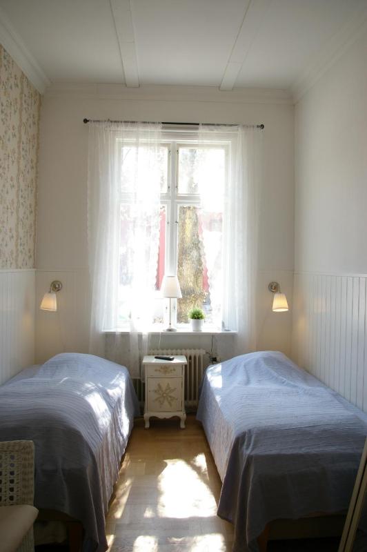 Twin Room with Shared Bathroom image 2