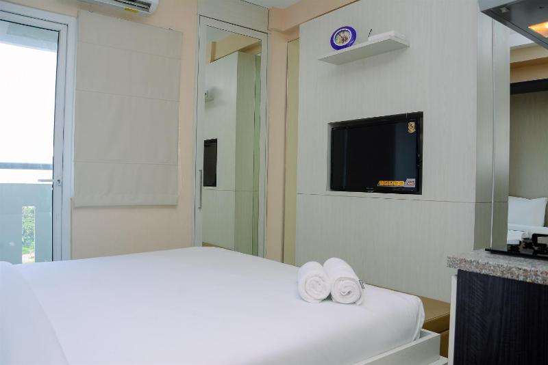 Comfy Studio Green Pramuka City Apartment with City View By Travelio - image 11