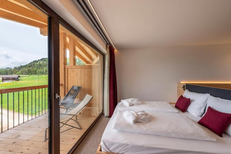 Deluxe Double Room with Balcony image 1