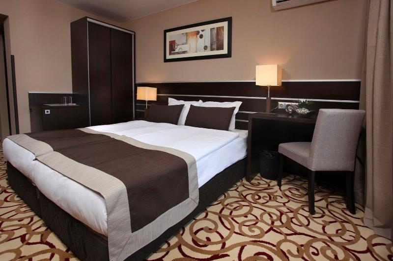 Platinum Hotel & Casino - image 7
