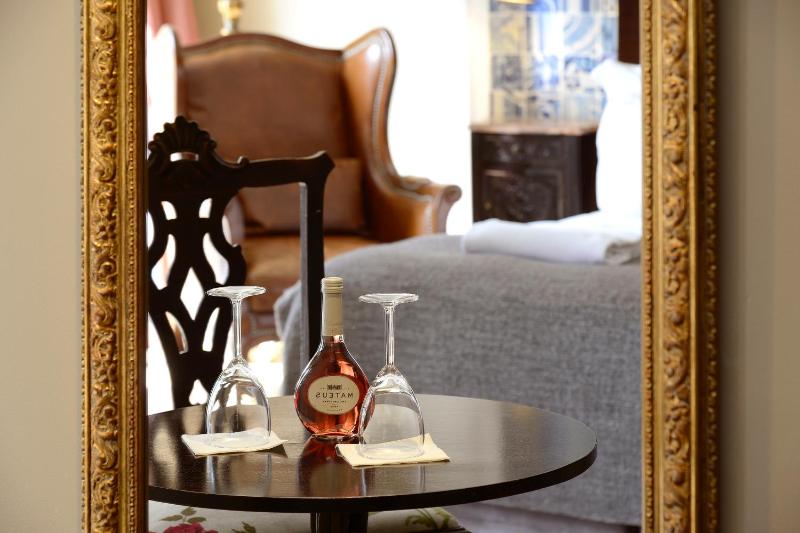 Studio with Balcony image 4