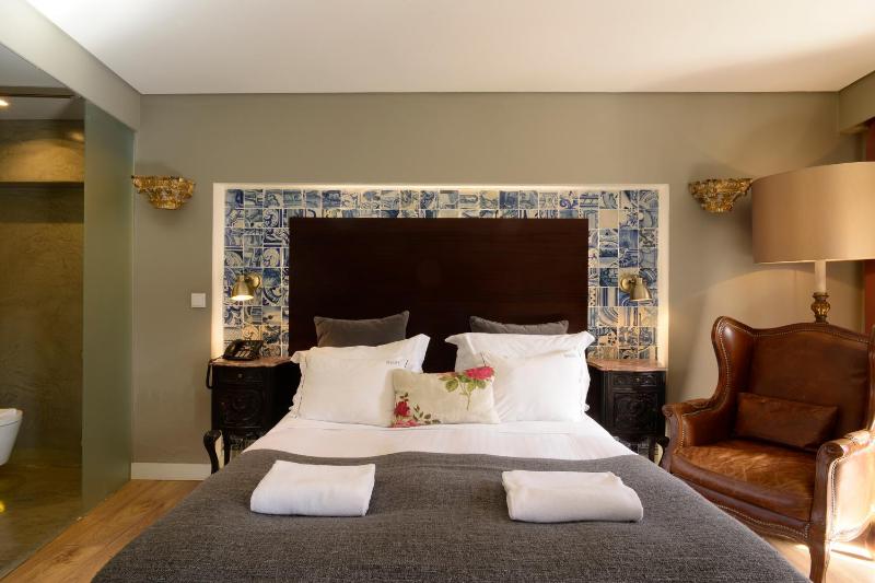 Studio with Balcony image 2