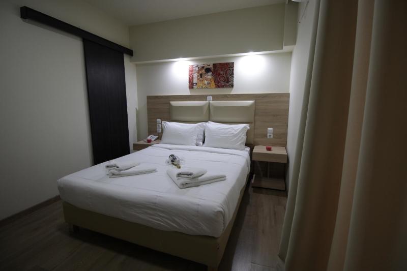 Double or Twin Room with Private Bathroom image 4