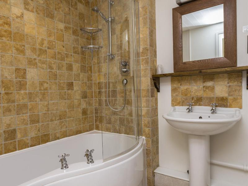 Deluxe Twin Room image 2