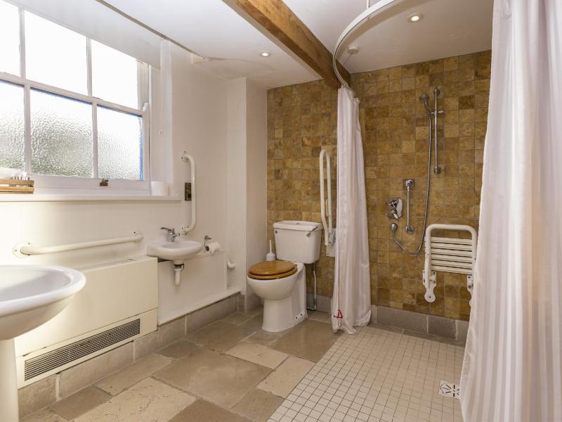 Double Room image 3