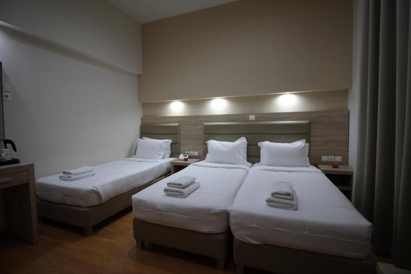 Triple Room with Private Bathroom image 4