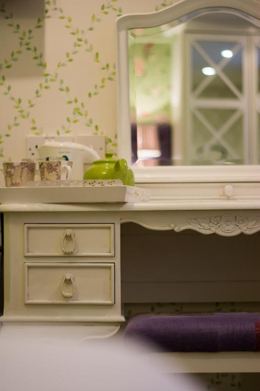 Superior King Room image 3