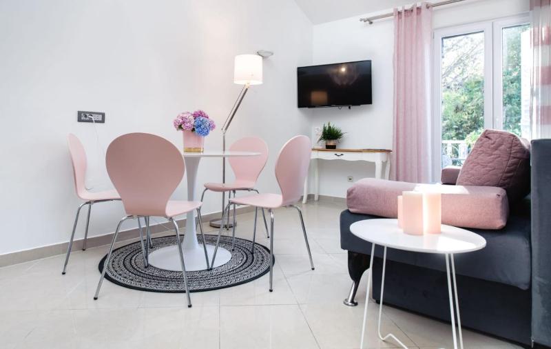 Lavica Seaside Apartments Podstrana - image 3