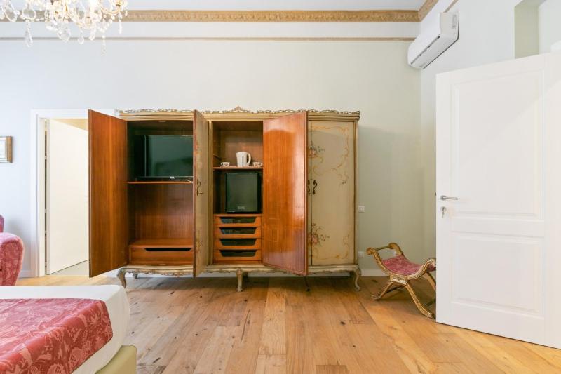GuestHost - NotHotel Palermo Luxury Guest House - image 12