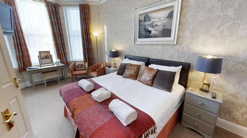Superior Twin Room image 1