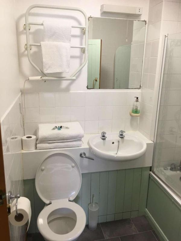 Double Room image 4