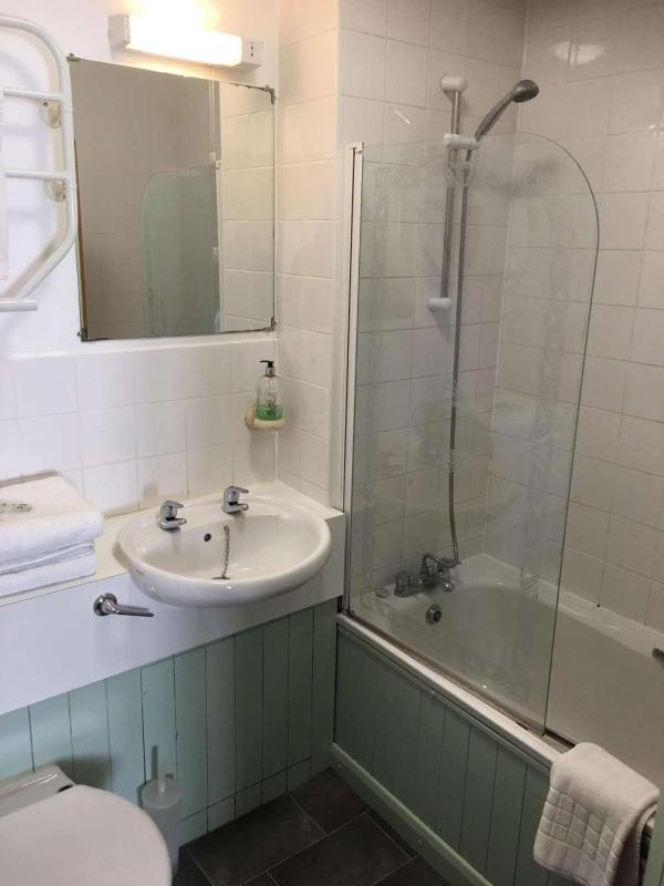 Double Room image 3