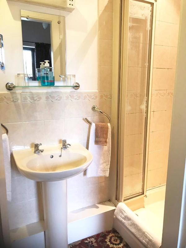 Double Room with Private Bathroom image 3