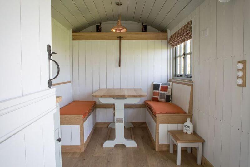 Perkins luxury shepherd huts - image 6