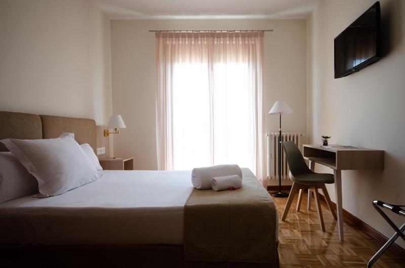 Single Room image 3
