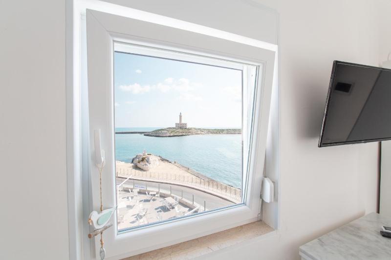 Double Room with Terrace image 4