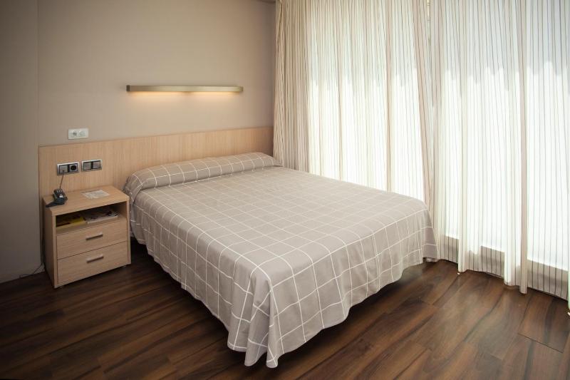 Standard Double or Twin Room image 1