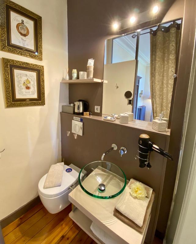 Deluxe Double Room image 3