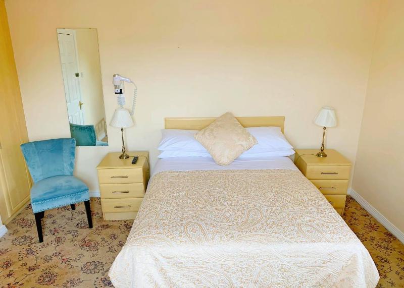 Double Room image 4