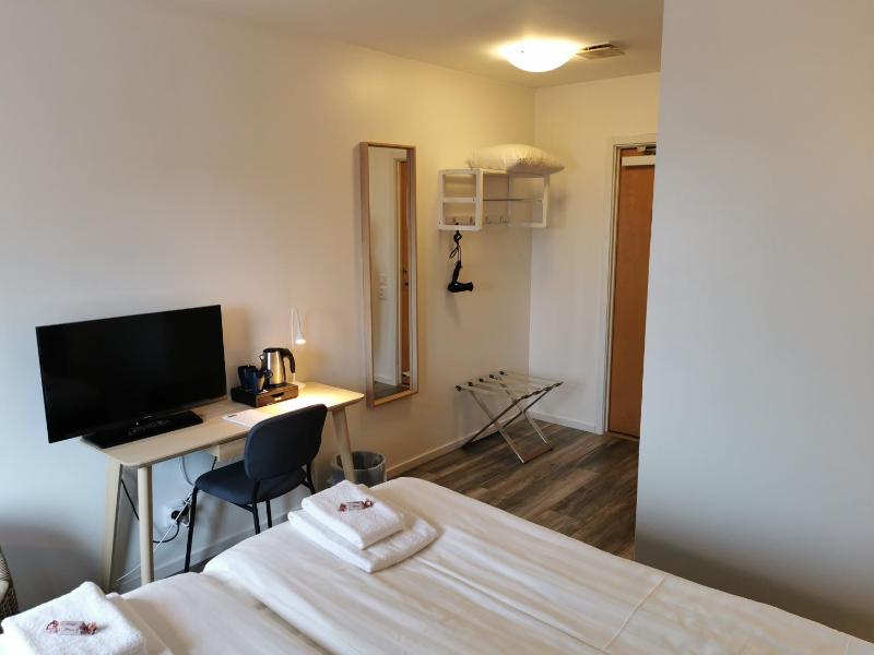 Queen Room image 3