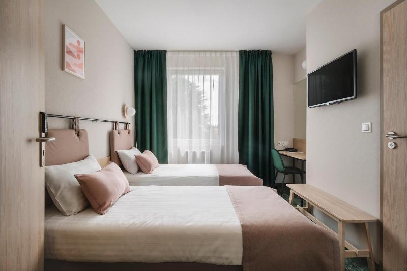 Twin Room image 1