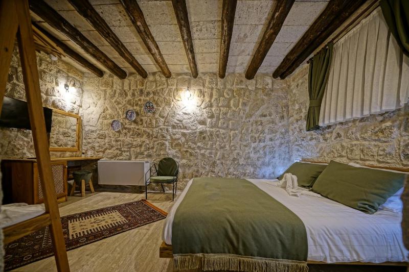 Standard Double Room image 4