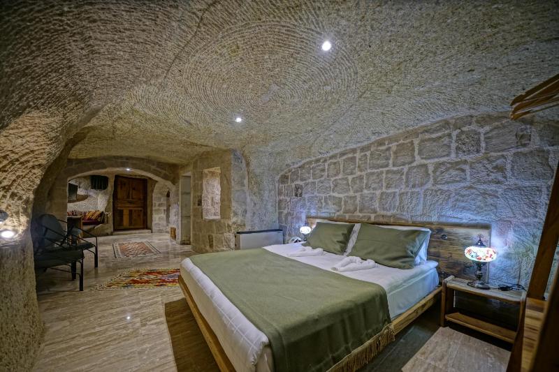 Deluxe Room image 3