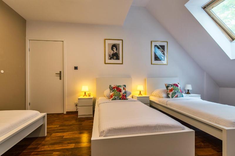 Galeria Italiana Apartments - image 10