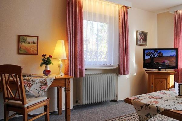Double Room with Terrace image 4