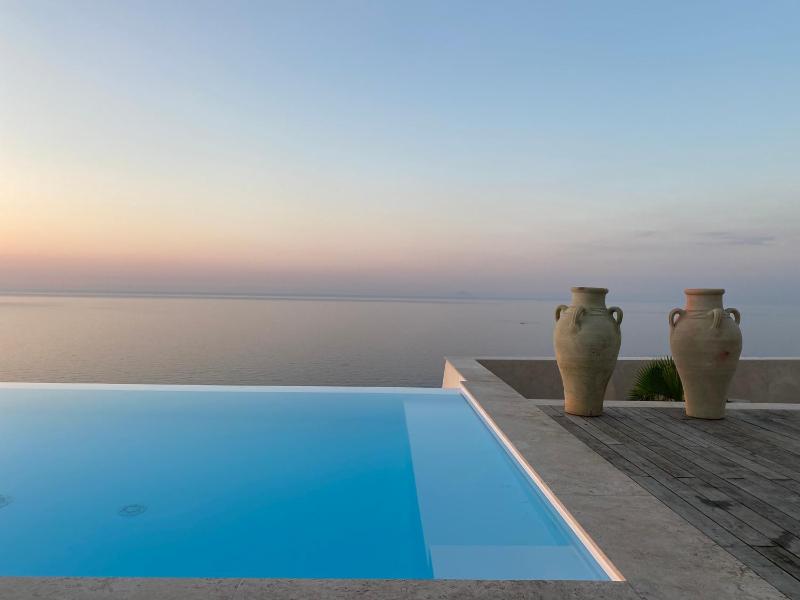 MASSIMO VILLAS - Villa Luna with panoramic infinity pool Images