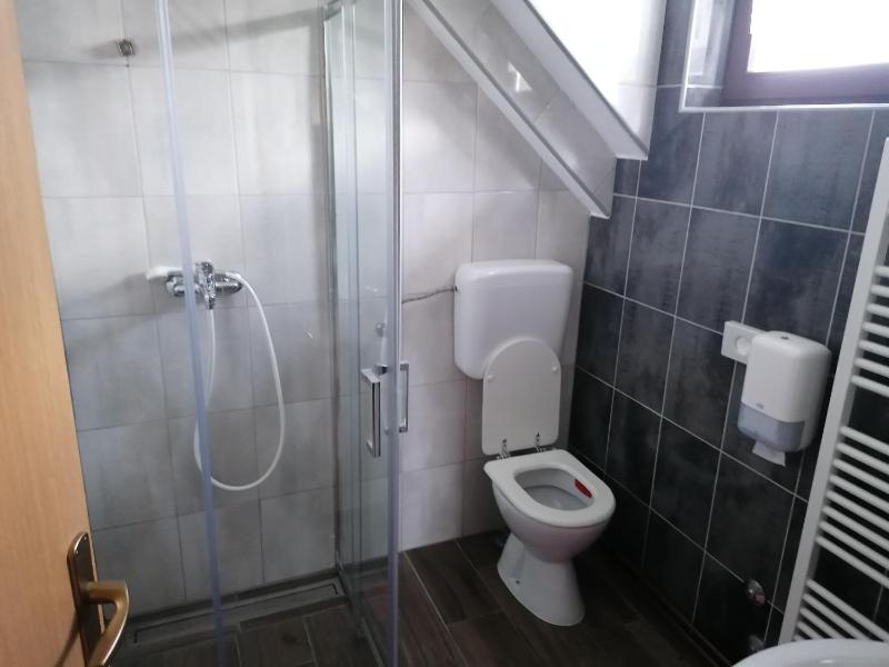 Double Room image 4