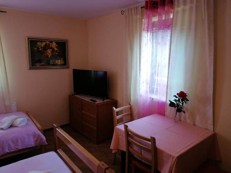  Triple Room- Ground Floor image 3