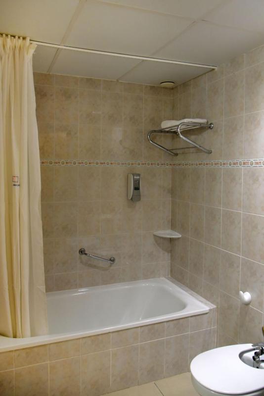 Triple Room (2 Adults + 1 Child) image 3