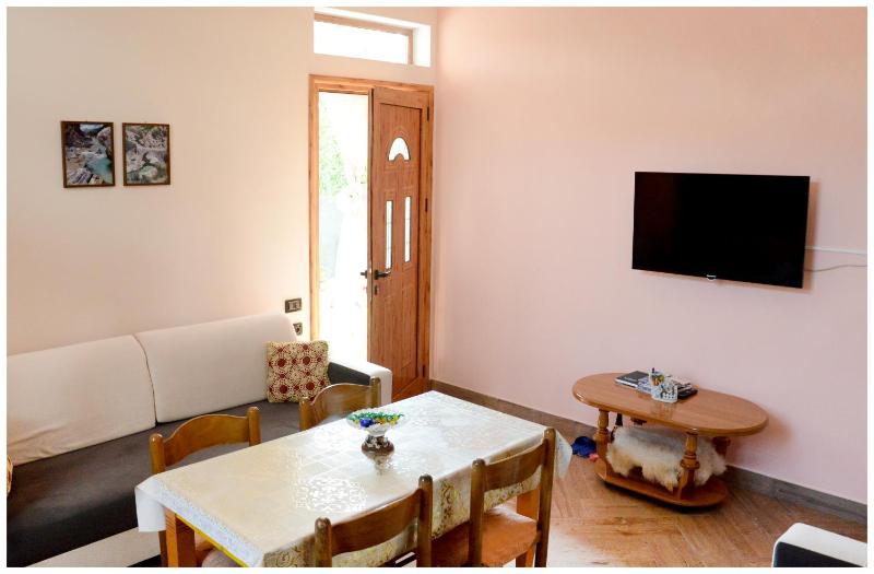 Apartment Demaj - image 8