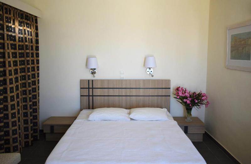 Deluxe Suite with Sea View image 4