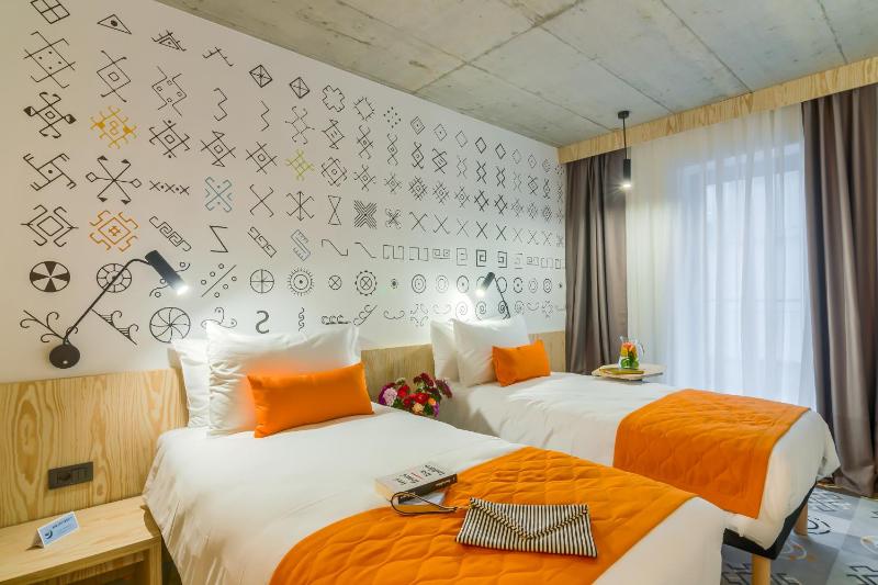 Standard Twin Room image 1