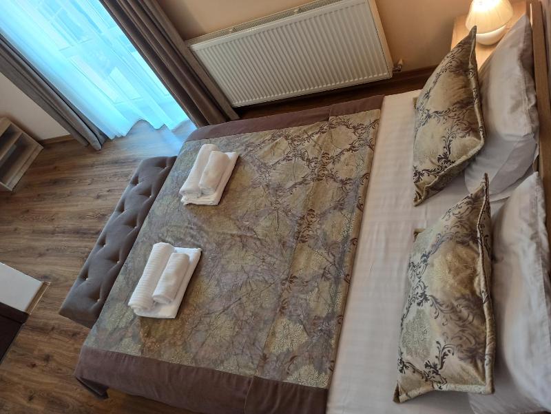 Apartment with Mountain View image 1