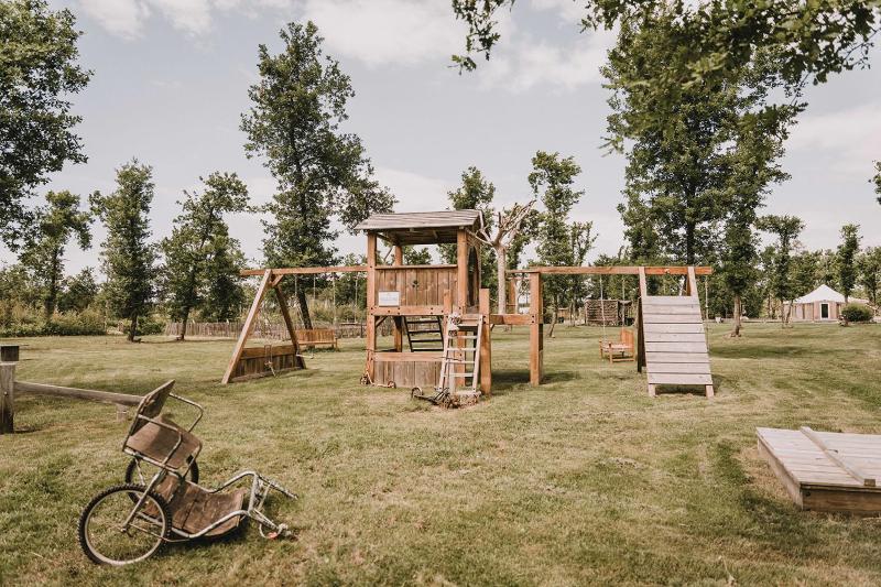 Deluxe Double Room with Bath image 3