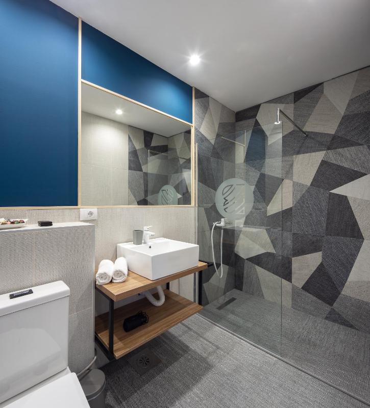 Superior King Room image 2