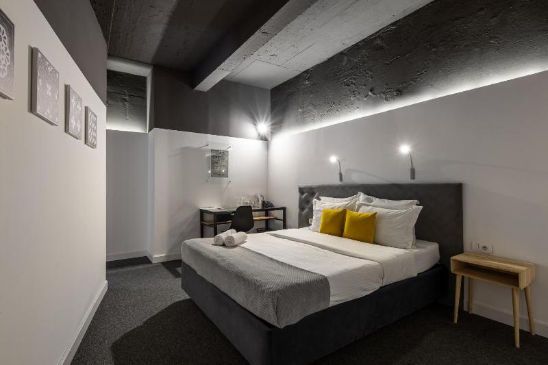 Standard Triple Room image 3