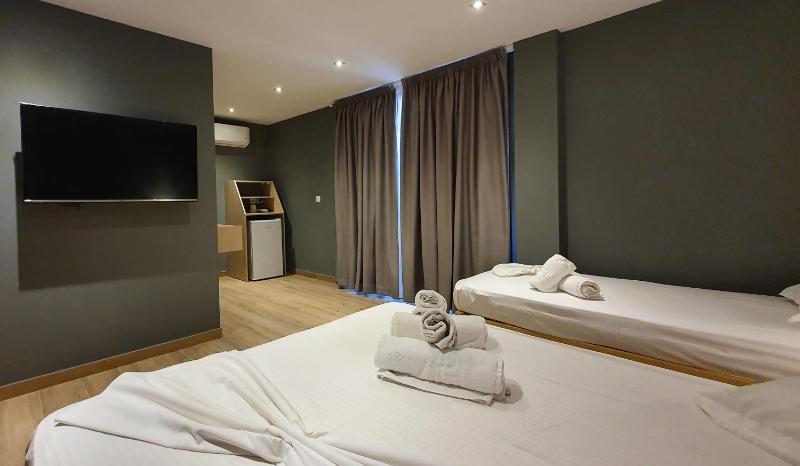 Deluxe Triple Room with Sea View image 4