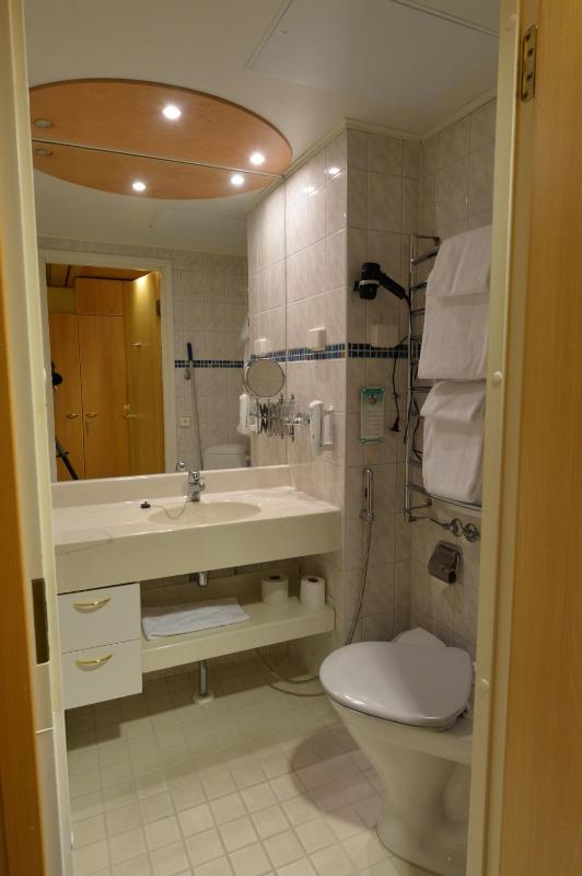 Standard Twin Room with Spa Access  image 2