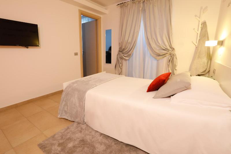 Standard Single Room image 2