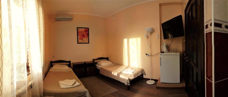 Twin Room with Mountain View image 3
